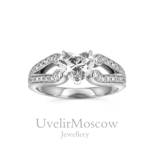 Золотое помолвочное кольцо с бриллиантом «сердце»