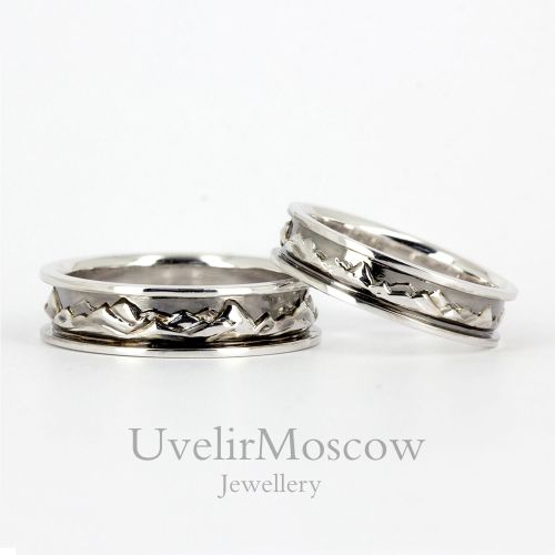 Обручальные кольца с рельефным рисунком горного пейзажа