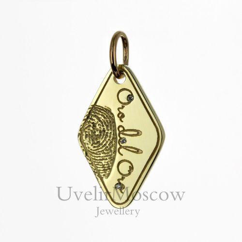 Золотая подвеска с оттиском пальца и надписью