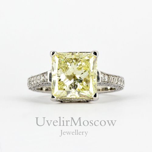 Кольцо из белого золота с желтым бриллиантом