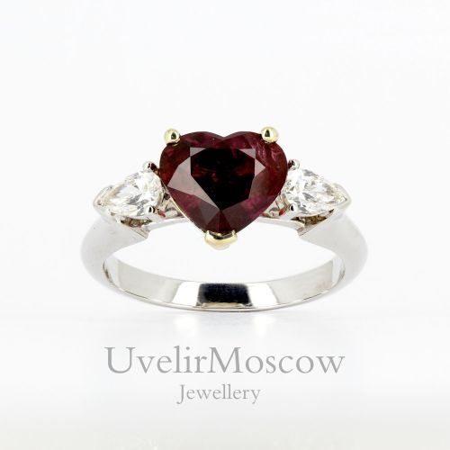 Кольцо из комбинированного золота с рубином «Сердце»