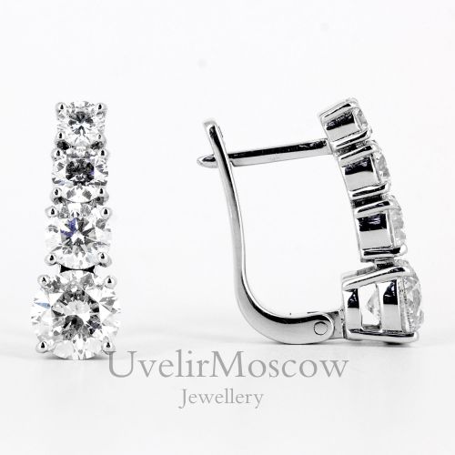 Лаконичные золотые серьги с бриллиантами