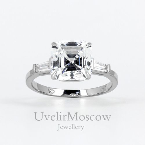 Помолвочное кольцо с бриллиантом формы «Кушон»