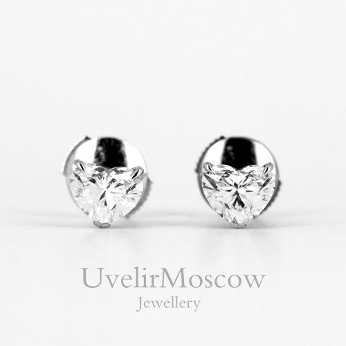 Серьги-гвоздики из белого золота с бриллиантом огранки «Сердце»
