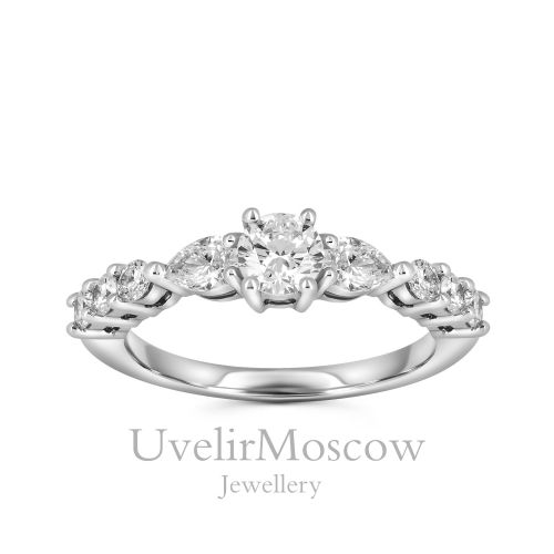 Кольцо из белого золота с бриллиантами огранки «Круг» и «Груша»