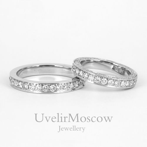 Классические обручальные кольца с бриллиантами по кругу