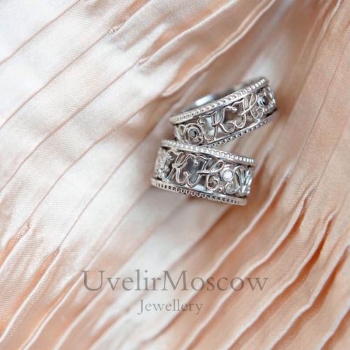 Кольца из белого золота с белыми и черными бриллиантами
