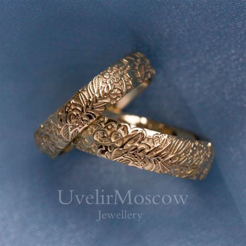 Ажурные обручальные кольца с именами молодоженов