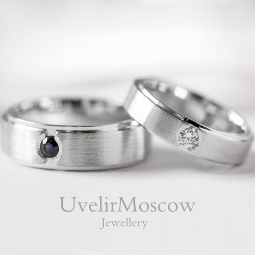 Обручальные кольца из белого золота бриллиантом и сапфиром