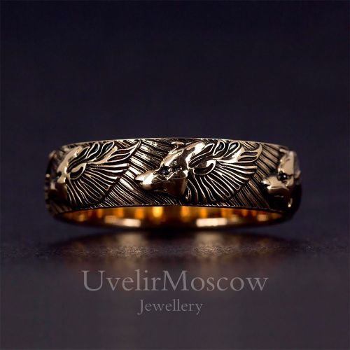 Обручальные кольца из комбинированного золота с рельефным рисунком