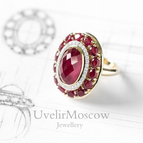 Женский перстень с рубинами и бриллиантами