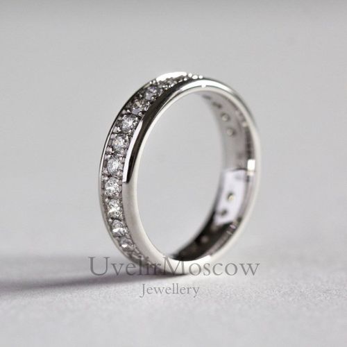 Женское обручальное кольцо из белого золота с бриллиантами