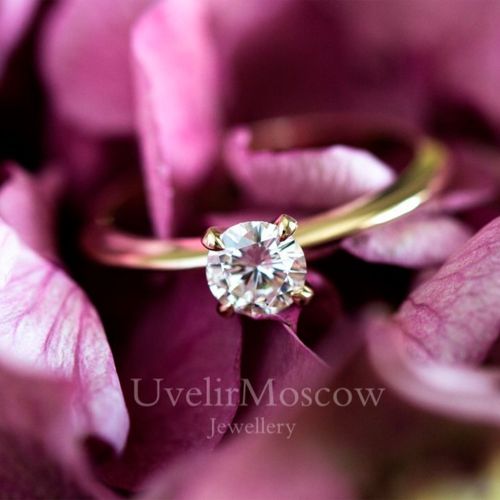 Классическое помолвочное кольцо из желтого золота