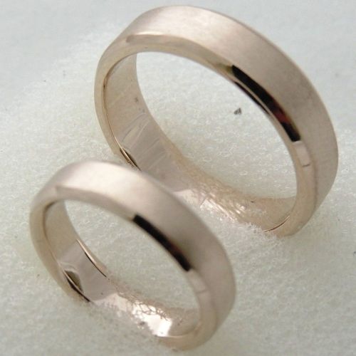 Кольца парные обручальные с матовой фактурой