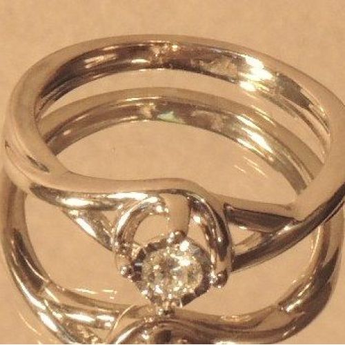 Кольцо из белого золота с бриллиантом