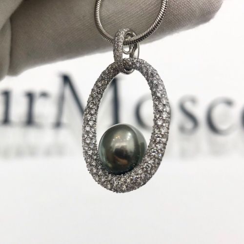 Подвеска с черным жемчугом и бриллиантовым мелле