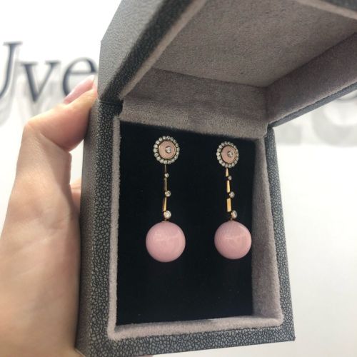 Серьги с бриллиантами и розовой эмалью