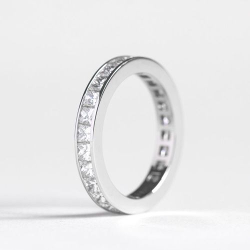 Кольцо из платины с бриллиантовой дорожкой 