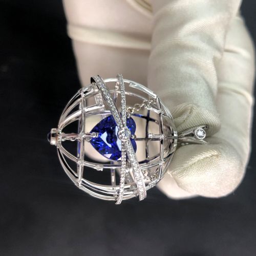 Подвеска в виде земного шара с танзанитом