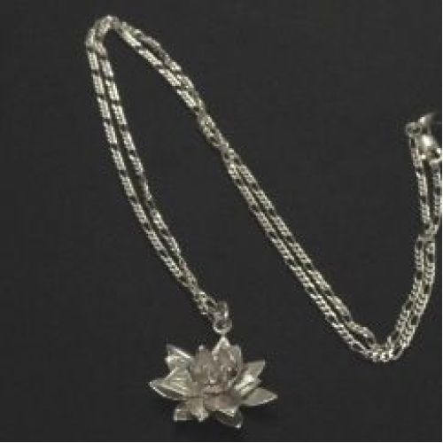 Цепочка с подвеской в виде лотоса из желтого золота