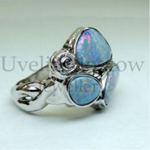 Дизайнерское кольцо из белого золота с опалами