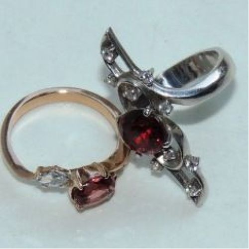 Кольца с рубинами и бриллиантами.