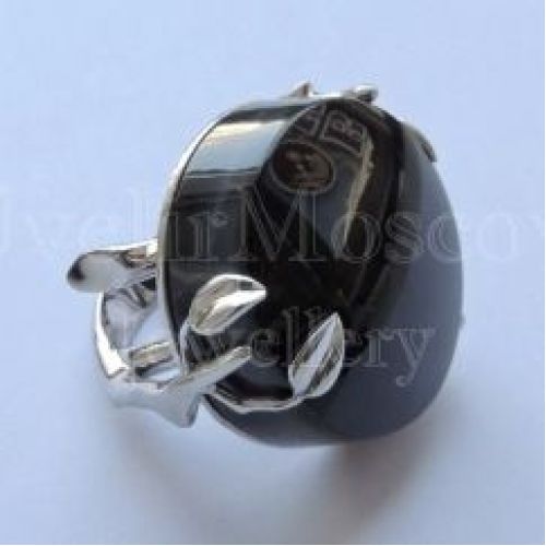 Кольцо «Флора» из белого золота с крупным ониксом