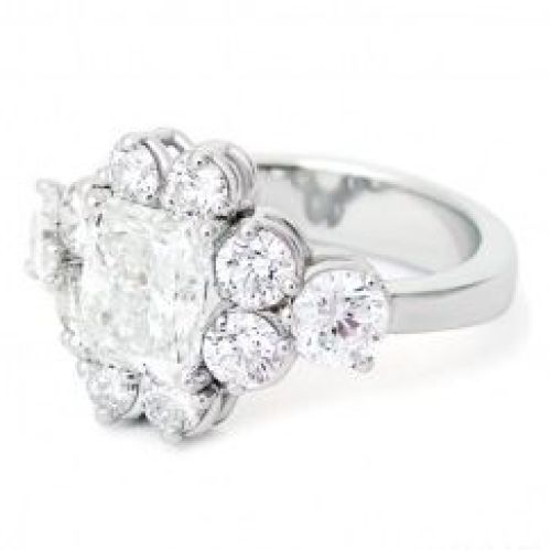 Кольцо из белого золота с бриллиантами