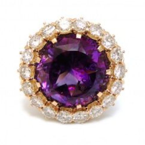 Кольцо из желтого золота с крупным аметистом и бриллиантами