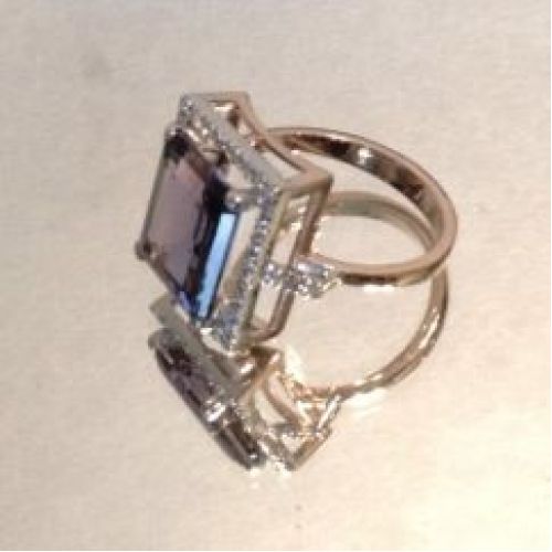 Кольцо из желтого золота с синим сапфиром