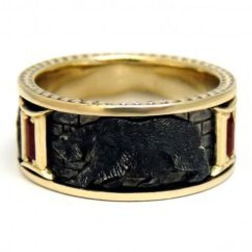 Кольцо из комбинированного золота «Медведь» с гранатами ручной огранки