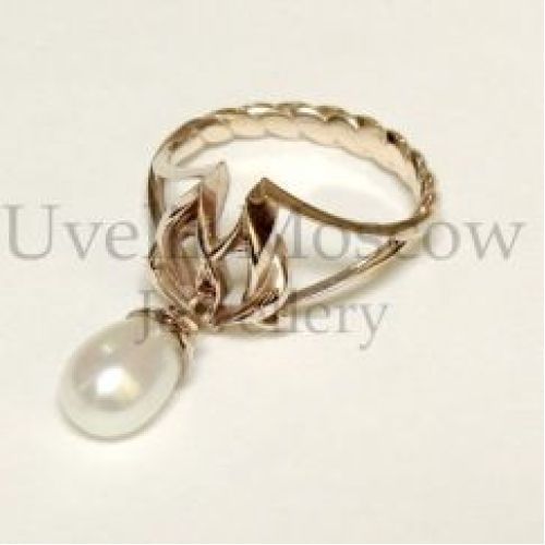 Кольцо из красного золота с натуральным жемчугом