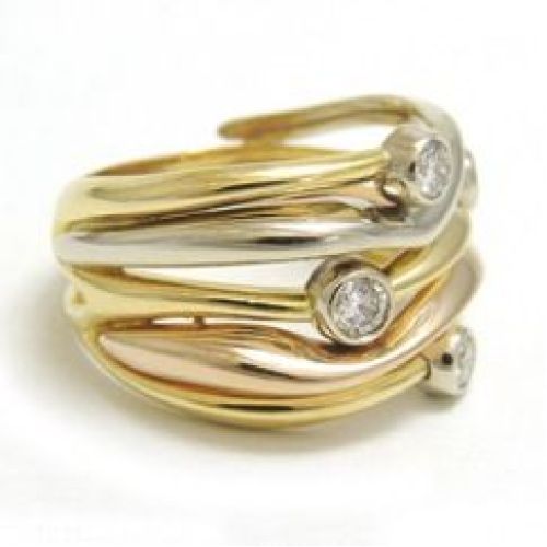Кольцо из золота трёх цветов с бриллиантами