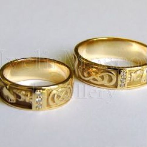 Кольцо Кладдахи с большим сердцем и бриллиантами