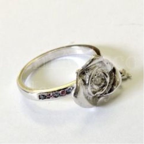 Кольцо «Роза» из белого золота с подвеской