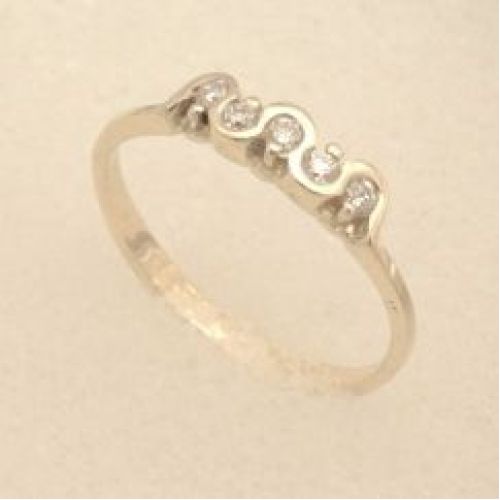 Кольцо с бриллиантами в виде волны