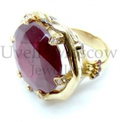 Кольцо «Солнце в руках» из желтого золота с рубинами, бриллиантами и сапфирами