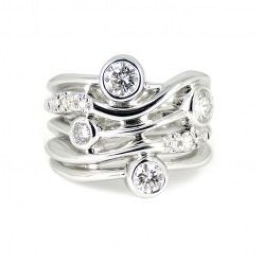 Объёмное кольцо из белого золота с бриллиантами