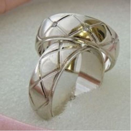 Обручальные кольца из белого золота с узором «Ромб»