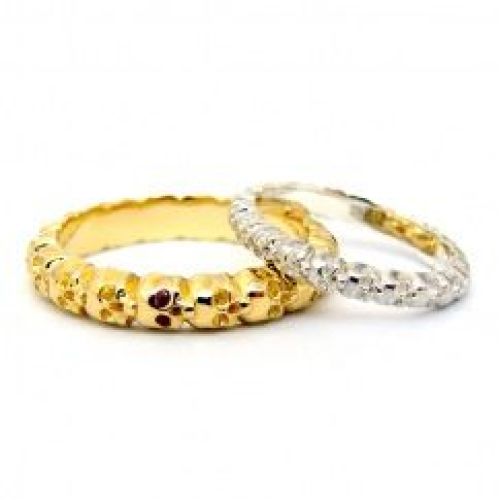 Обручальные кольца парные «Черепа» из  желтого и белого золота с рубинами