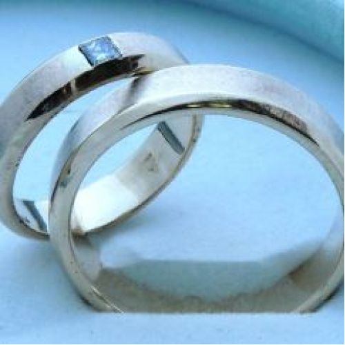 Парные кольца матовые.