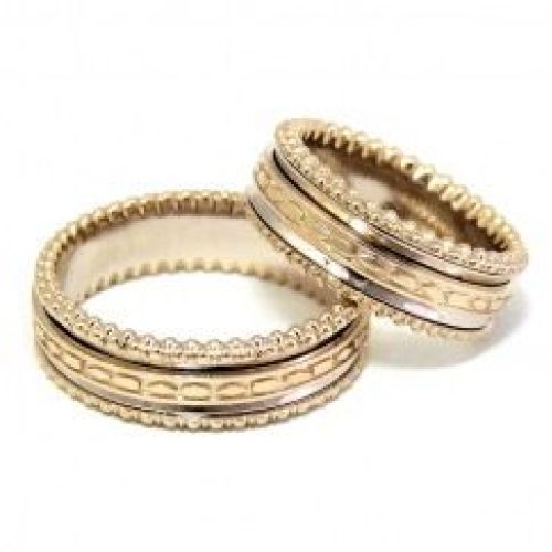 Парные обручальные кольца из желтого и белого золота с узором