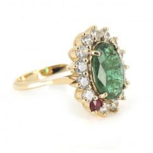 Перстень из желтого золота с крупным изумрудом, рубином и фианитами