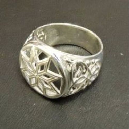 Перстень мужской из белого золота