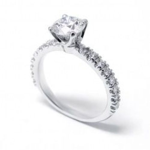 Платиновое помолвочное кольцо с крупным бриллиантом