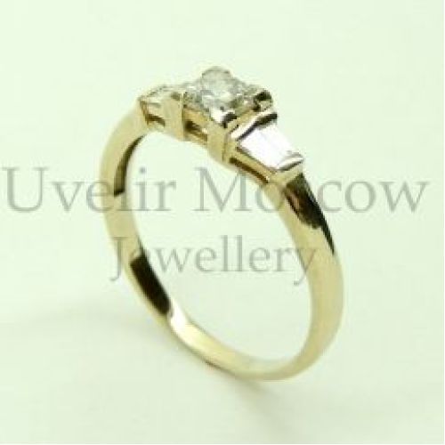 Помолвочное кольцо из желтого золота с бриллиантами