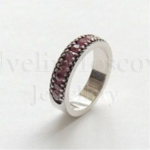 Серебряное кольцо с рубинами