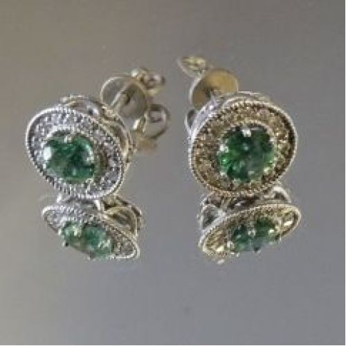 Серьги из белого золота с изумрудами