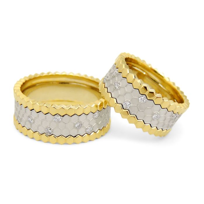 Обручальные кольца с узором в виде сот из комбинированного золота с бриллиантами
