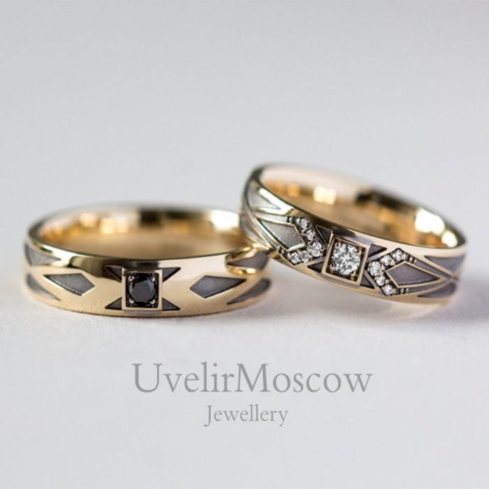Обручальные кольца с черным для жениха и белым для невесты бриллиантами